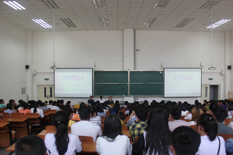 外语学院召开2019级新生见面会暨军训动员大会